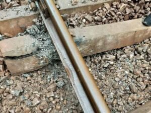 चक्रधरपुर में नक्सली वारदात: ट्रैक उड़ाया, बड़ा रेल हादसा टला