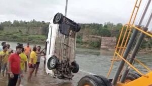 चेतावनी के बावजूद कार नदी में उतारी, कालीसिंध में बहे चार युवक,  दो के शव बरामद