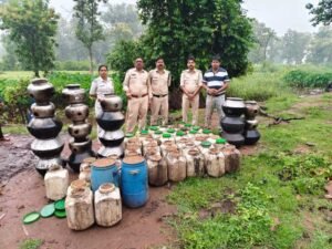 कबीरधाम में पुलिस की बड़ी कार्रवाई, भारी मात्रा में अवैध शराब जब्त