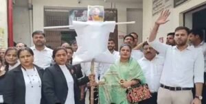 अनिरुद्धाचार्य विवाद कोर्ट पहुंचा: महिला वकीलों ने लगाई न्याय की गुहार