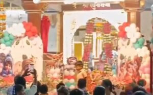 मेघों की रिमझिम में मटकीफोड़ का उल्लास, मंदिरों में गूंजे भजन और सजी झांकियां