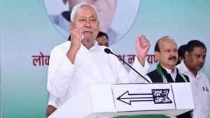 पटना में मदरसा शिक्षकों का बवाल, नीतीश कुमार के सामने ही जताया विरोध