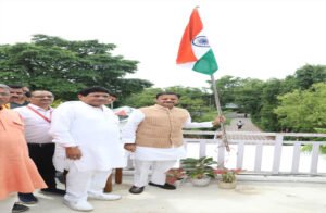 उप मुख्यमंत्री  शुक्ल ने शासकीय आवास पर फहराया तिरंगा