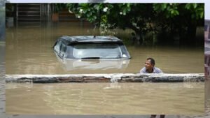 उत्तर प्रदेश में बाढ़ का कहर, 500 से अधिक गांव प्रभावित, 15 जिलों में भारी बारिश का अलर्ट