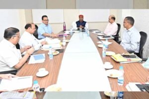 रायपुर : कम स्टॉक वालें जिलों में प्राथमिकता के साथ यूरिया खाद के उपलब्धता सुनिश्चित हो: मंत्री केदार कश्यप