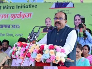 रायपुर : पर्यावरण के प्रति जागरूक हो ज्यादा से ज्यादा संख्या में लगाएं पौधे – अरुण साव