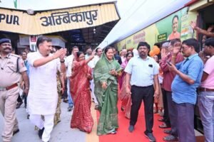 रायपुर : छत्तीसगढ़ से रामलला दर्शन के लिए श्रद्धालुओं की विशेष ट्रेन रवाना