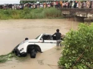 यूपी में दिल दहला देने वाला हादसा: नहर में गिरी बोलेरो, 11 श्रद्धालुओं की मौत, सीएम योगी ने किया आर्थिक सहायता का ऐलान