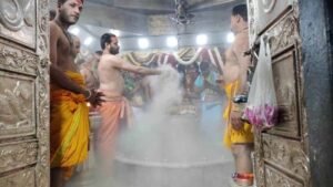 महाकाल भस्म आरती दर्शन: बुकिंग में अब बैठने का स्थान तय, सबसे आगे के लिए विशेष शर्त