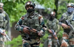 जम्मू-कश्मीर के कुलगाम में सुरक्षा बलों की बड़ी कामयाबी, एक आतंकी मुठभेड़ में ढेर