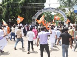 बिहार कांग्रेस दफ्तर में बवाल: मोदी को गाली पर BJP कार्यकर्ताओं का हंगामा