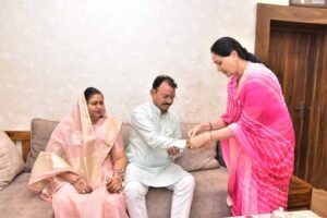 रक्षाबंधन पर श्रीमती दिया कुमारी ने डॉ. प्रेमचंद बैरवा को बांधी राखी