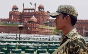 लाल किले में सेंध से हड़कंप: 15 अगस्त से पहले घुसपैठ की कोशिश, 5 बांग्लादेशी पकड़े गए, 7 पुलिसकर्मी सस्पेंड