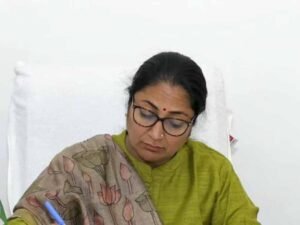 हमले के बाद CM रेखा गुप्ता के कार्यक्रम में घुसा शख्स, पुलिस ने किया गिरफ्तार