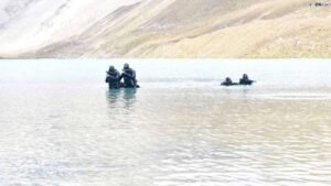 17000 फीट की ऊंचाई पर सेना और नौसेना के कमांडो ने किया संयुक्त अभ्यास