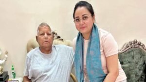 लालू परिवार में बढ़ी खटपट! रोहिणी आचार्य ने रिश्तेदारों को अनफॉलो कर दिया बड़ा बयान