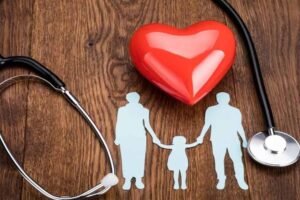 हेल्थ इंश्योरेंस पर सवाल: अस्पताल–कंपनियों की खींचतान में मरीज फंसे