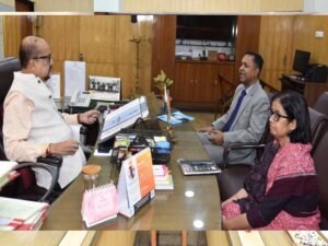रायपुर : भू-जल स्तर बचाने, डबरी निर्माण के लिए किसानों को करें प्रोत्साहित – डेका