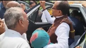 सतना पहुंचे केंद्रीय मंत्री शिवराज सिंह, ग्रामीणों की मांग पर आवास सर्वे के दिए निर्देश