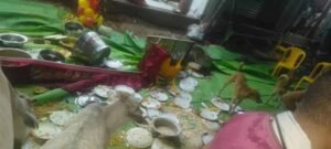 गृह प्रवेश में मातम: तेज रफ्तार कार पंडाल तोड़कर भीड़ में घुसी, चार की हालत नाजुक