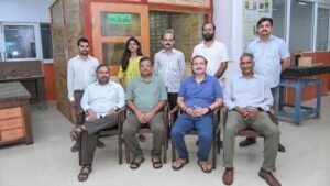 आईआईटी कानपुर के शोधकर्ताओं ने कृषि अवशेष और जंगली घास से विकसित किया पर्यावरण-अनुकूल हरितअरोही कुटीर