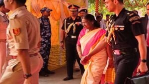 राष्ट्रपति द्रौपदी मुर्मू ने गयाजी में किया पिंडदान, साथ थे राज्यपाल आरिफ मोहम्मद खान