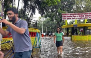 कोलकाता में जलजमाव का कहर: हावड़ा स्टेशन यार्ड डूबा, मेट्रो सेवाएं ठप