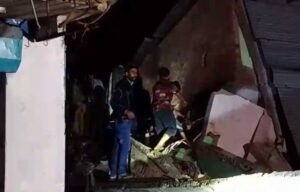 इंदौर में तीन मंजिला इमारत ढही, दो की मौत, 12 घायल; चार की हालत नाजुक