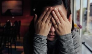 संबंध बनाने से इंकार, पत्नी ने पति को बताया नपुंसक और मांगे 2 करोड़ रुपये