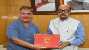 रायपुर : राज्यपाल  डेका से हार्टफुलनेस संस्थान के डायरेक्टर  चॉवला ने की सौजन्य भेंट