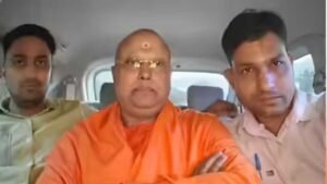 ‘मां-बाप’ की पहचान भी झूठी! स्वामी चैतन्यानंद की असली कहानी आई सामने