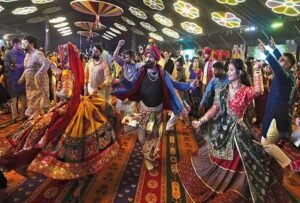 विरार कॉलेज में गरबा ग्रुप के नाम पर आपत्तिजनक चैट, हिंदू छात्राओं को फंसाने की साजिश का आरोप