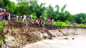 बिजनौर में गंगा का कहर, तटबंध कटान से 50 गांवों में बाढ़ का खतरा