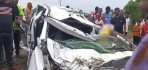 नवरात्रि की शुरुआत पर दर्दनाक हादसा: गंगा जल ले लौट रही कार खाई में गिरी, पति-पत्नी समेत 3 की मौत