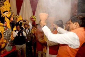 मुख्यमंत्री डॉ. यादव ने बंगाली मार्केट और ऋषि नगर में माता काली और माता शक्ति का पूजन किया