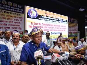 ट्रंप सलाहकार के बयान पर मचा घमासान, कांग्रेस नेता भी बोले- ब्राह्मणों को मिला फायदा
