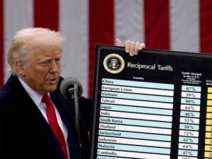 पाकिस्तान को दुत्कारने वाले ट्रंप अब क्यों दिखा रहे नरमी, भारत से भी छेड़ा विवाद