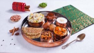 नवरात्रि में रेलवे का खास तोहफा: ट्रेन में मिलेगा स्वादिष्ट फलाहारी भोजन