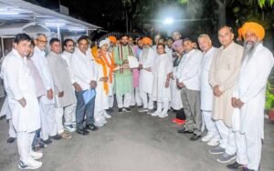 चढ़ूनी के नेतृत्व में शिष्टमंडल ने सीएम को सौंपा ज्ञापन