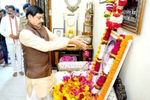 मुख्यमंत्री डॉ. यादव ने गोटेगांव पहुंचकर मंत्री पटेल की माताजी के निधन पर दी श्रद्धांजलि