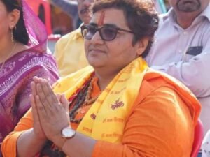 साध्वी प्रज्ञा ठाकुर का विवादित बयान: मंदिर के पास गैर‑हिंदुओं से प्रसाद बेचे तो ‘ठुकाई’ की अपील