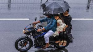 MP के 30 जिलों में भारी बारिश का अलर्ट, इंदौर में बरसे बादल, मौसम हुआ बेहाल