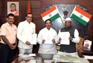 राज्य वित्त आयोग के अध्यक्ष डॉ. अरुण चतुर्वेदी ने राज्यपाल से मुलाकात की