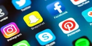 नेपाल में 26 सोशल मीडिया प्लेटफॉर्म बैन, YouTube और WhatsApp पर भी रोक