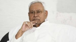 छपरा में JDU को बड़ा झटका, नीतीश कुमार के करीबी नेता ने थामा RJD का हाथ