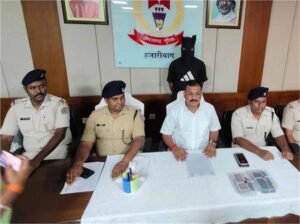 हजारीबाग पुलिस का बड़ा दावा: कुख्यात गैंगस्टर दानिश इकबाल गिरफ्तार, कई आपराधिक घटनाओं का खुलासा