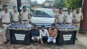 लग्जरी कार में 495 शीशी कफ सिरप तस्करी, 3 आरोपी गिरफ्तार – जेल में मनाएंगे दिवाली
