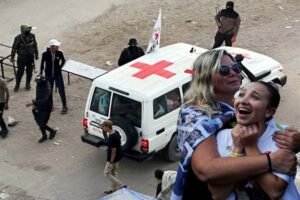 हमास की कैद से 2 साल बाद रिहा हुए 7 इजरायली, तेल अवीव में जश्न; क्या अब टकराव फिर बढ़ेगा?