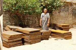 रायपुर : सेंट्रिंग प्लेट्स से मिला दी रश्मि के सपनों को सहारा