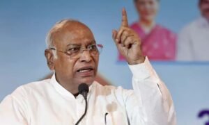 कांग्रेस अध्यक्ष मल्लिकार्जुन खड़गे अस्वस्थ, बेंगलुरु के अस्पताल में भर्ती